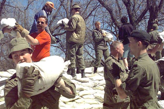 Canadian Armed Forces members during Manitoba floods.