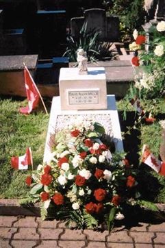Headstone of David Allen Mills.