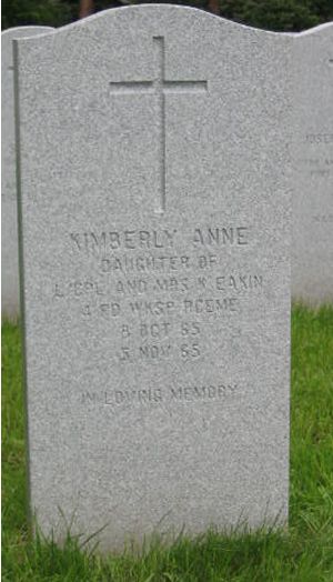 Headstone of Kimberly Anne Eakin.