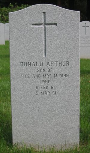 Headstone of Ronald Arthur Dinn.