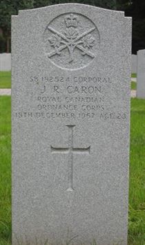 Pierre tombale de J. R. Caron.