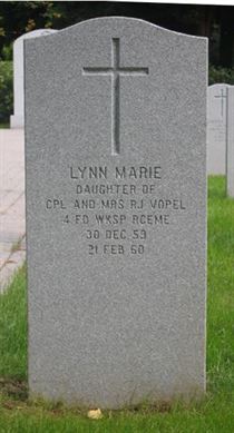 Headstone of Lynn Marie Vopel.