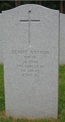 Headstone of Dennis Arthur Cowles.
