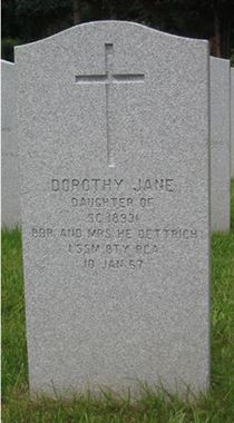 Pierre tombale de Dorothy Jane Dettrich.