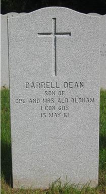 Headstone of Darrell Dean Oldham.