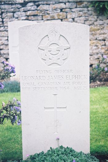 Headstone of Leonard James Elphick.