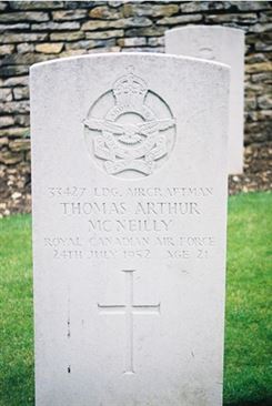 Headstone of Thomas Arthur McNeilly.