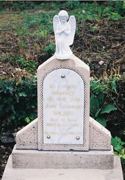 Headstone of Jody Leonard Wilson.