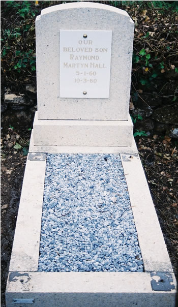 Headstone of Raymond Martyn Hall.