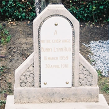 Headstone of Bunny Lynn Rud.