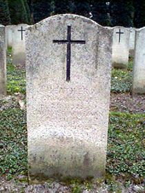 Original headstone prior to replacement in 2003