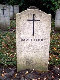 Original headstone prior to replacement in 2003