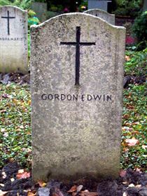 Original headstone prior to replacement in 2003