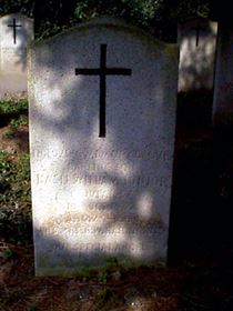 Original headstone prior to replacement in 2003