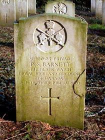 Original headstone prior to replacement in 2003