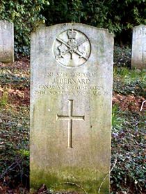 Pierre tombale originale, remplacée en 2003