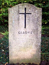 Original headstone prior to replacement in 2003