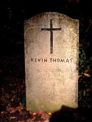 Pierre tombale originale, remplacée en 2003