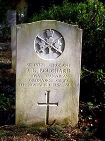 Original headstone prior to replacement in 2003