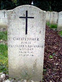 Original headstone prior to replacement in 2003