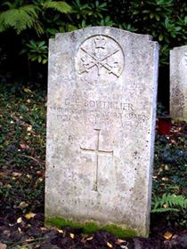 Pierre tombale originale, remplacée en 2003