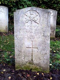Original headstone prior to replacement in 2003
