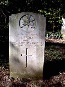 Original headstone prior to replacement in 2003