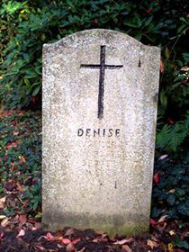 Pierre tombale originale, remplacée en 2003