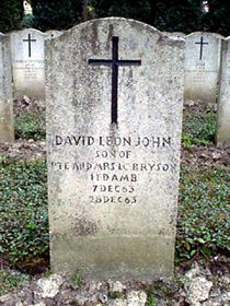 Original headstone prior to replacement in 2003
