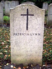 Pierre tombale originale, remplacée en 2003