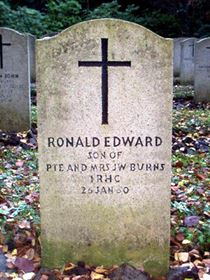 Original headstone prior to replacement in 2003