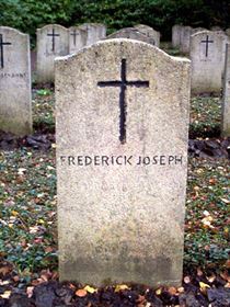 Original headstone prior to replacement in 2003