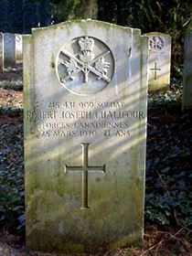 Original headstone prior to replacement in 2003