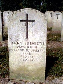 Original headstone prior to replacement in 2003