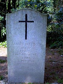 Original headstone prior to replacement in 2003