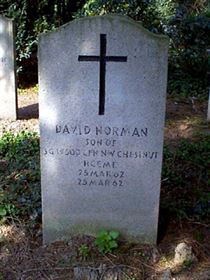 Original headstone prior to replacement in 2003
