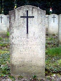 Original headstone prior to replacement in 2003