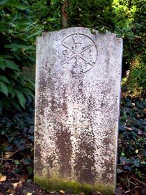 Original headstone prior to replacement in 2003
