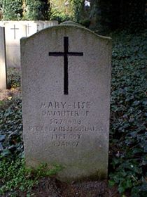 Pierre tombale originale, remplacée en 2003