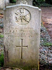 Original headstone prior to replacement in 2003