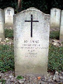 Pierre tombale originale, remplacée en 2003