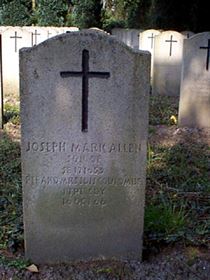 Original headstone prior to replacement in 2003