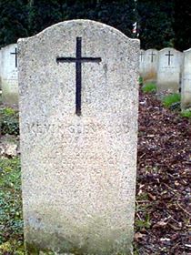 Original headstone prior to replacement in 2003