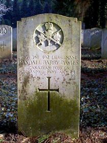 Original headstone prior to replacement in 2003