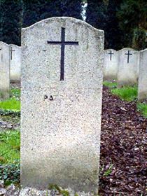 Original headstone prior to replacement in 2003