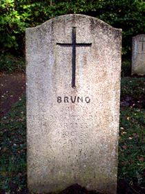 Original headstone prior to replacement in 2003