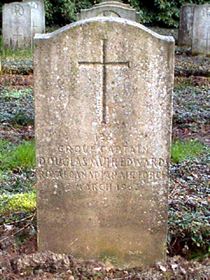 Pierre tombale originale, remplacée en 2003