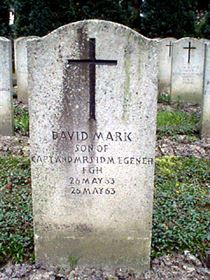 Original headstone prior to replacement in 2003