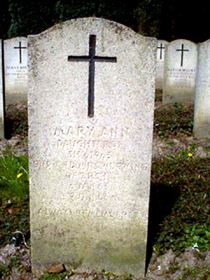 Pierre tombale originale, remplacée en 2003