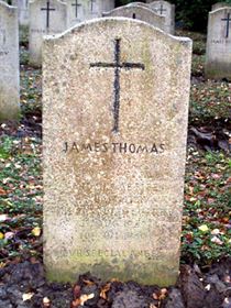 Original headstone prior to replacement in 2003